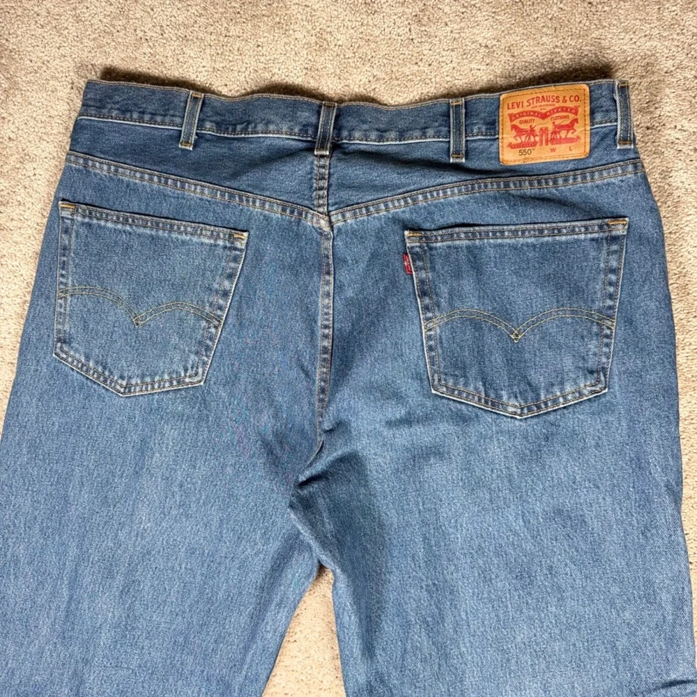 Levis 550 Relaxed Fit Tapered Leg Jeans Mens 44x30 Blue Denim Medium Wash